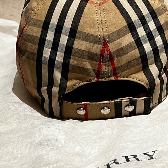 Burberry hat medium pre-loved - Picture 14 of 14